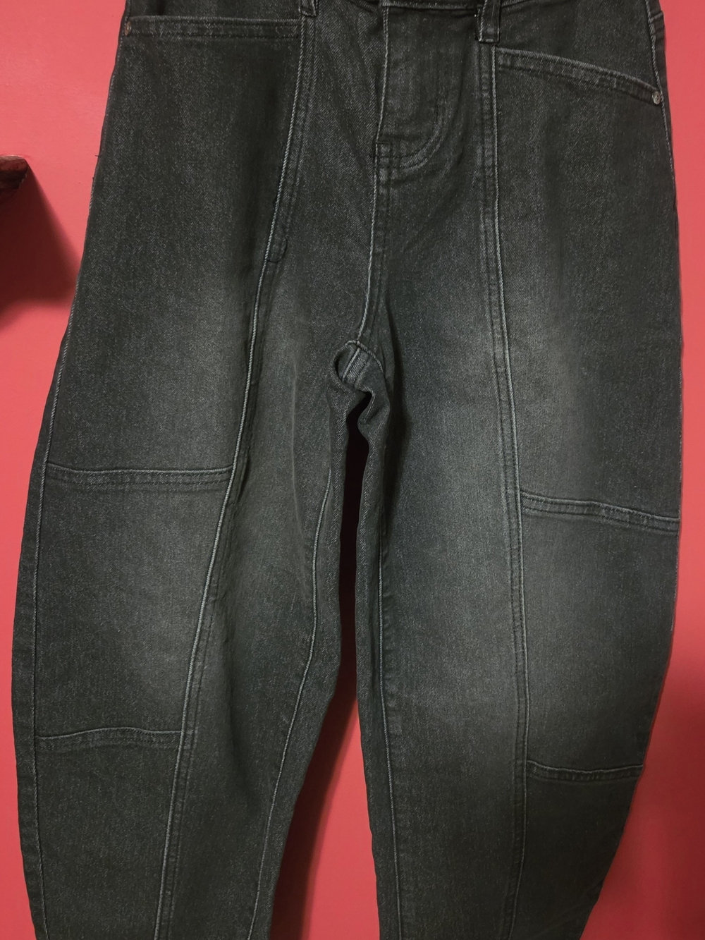 Relaxed Fit Women's Black Boyfriend Jeans with Panel Seams